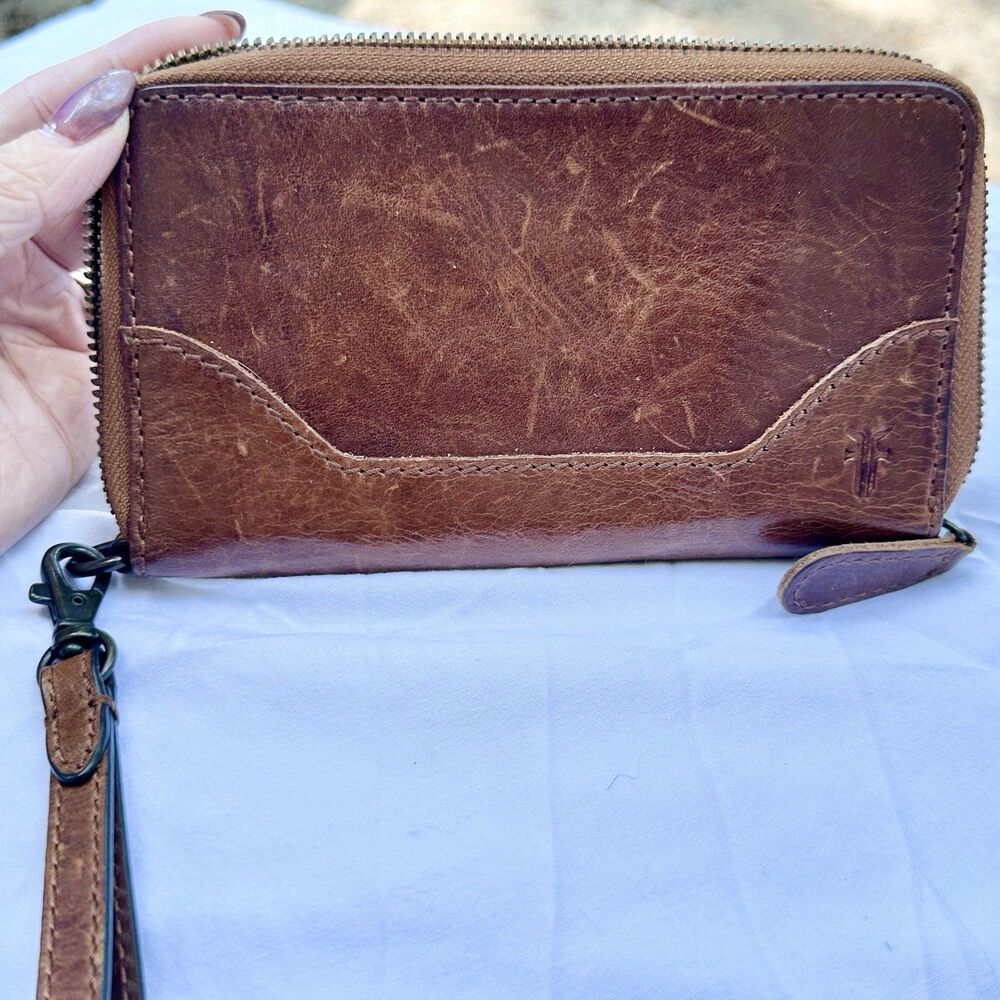 FRYE Melissa Leather Wristlet, Stylist Purse Design with Wallet & Zip Closure